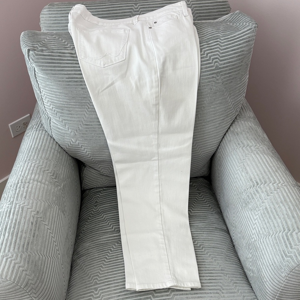 NYDJ White Straight Ankle 5 Pocket Jeans. Stitch Detailing. Size 16